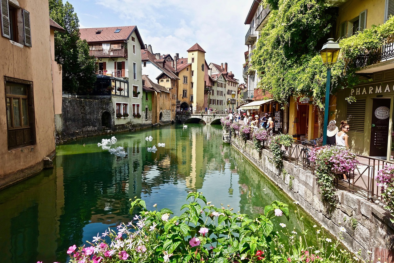 Property in Annecy: what are the purchase and rental prices in March?​