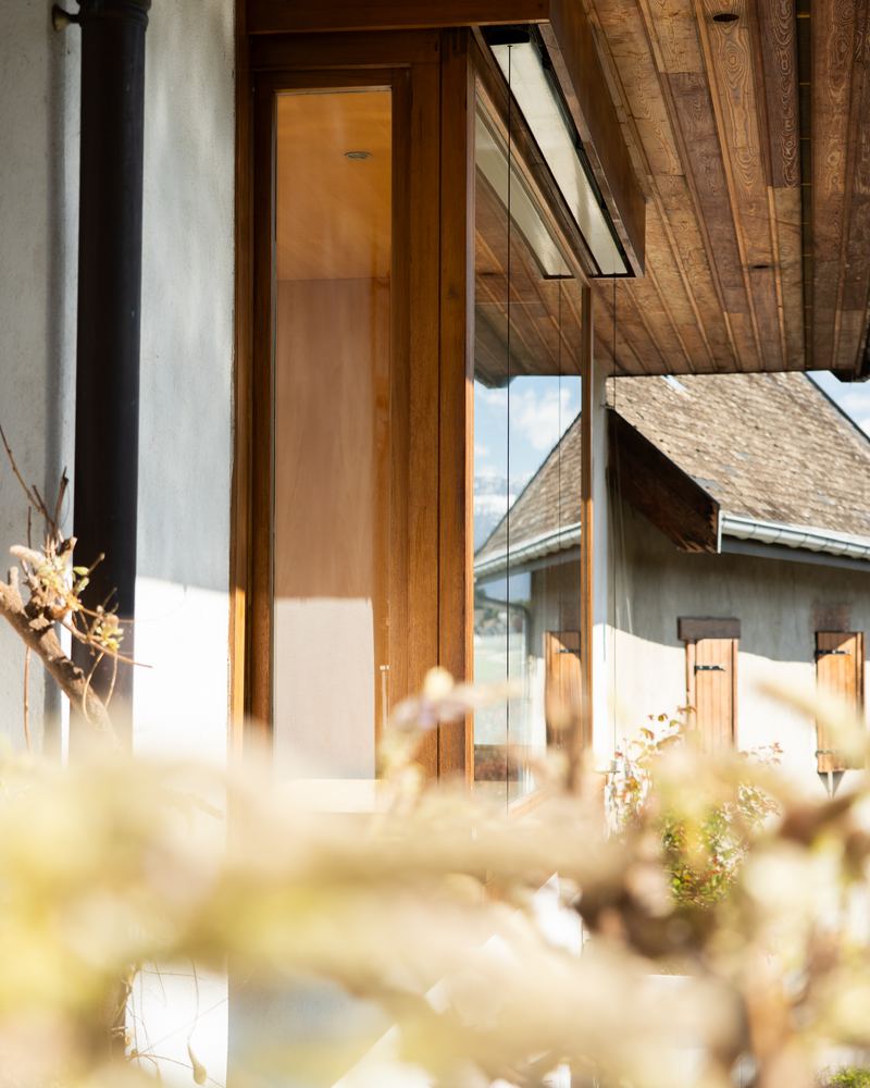 Façade en bois et ouvertures d'une maison à Chavanod